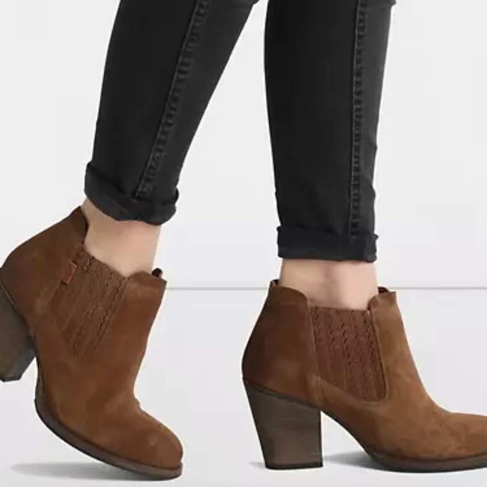 Levi’s Folsom suede booties